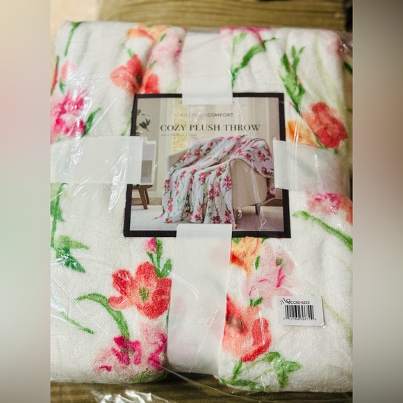 NEW Cozy Plush Printed Throw, 50" x 70" MEADOW PRINT - Picture 5 of 5